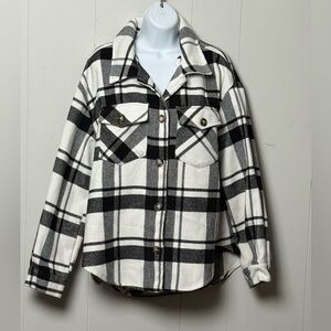 Love Tree Women’s Oversized Black and White Plaid Flannel Shacket/Jacket Size M